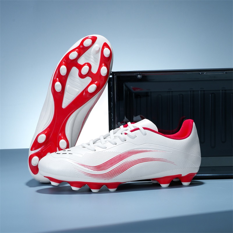 Breathable football shoes for  - đánh giá và giá Men Shoes Must Have