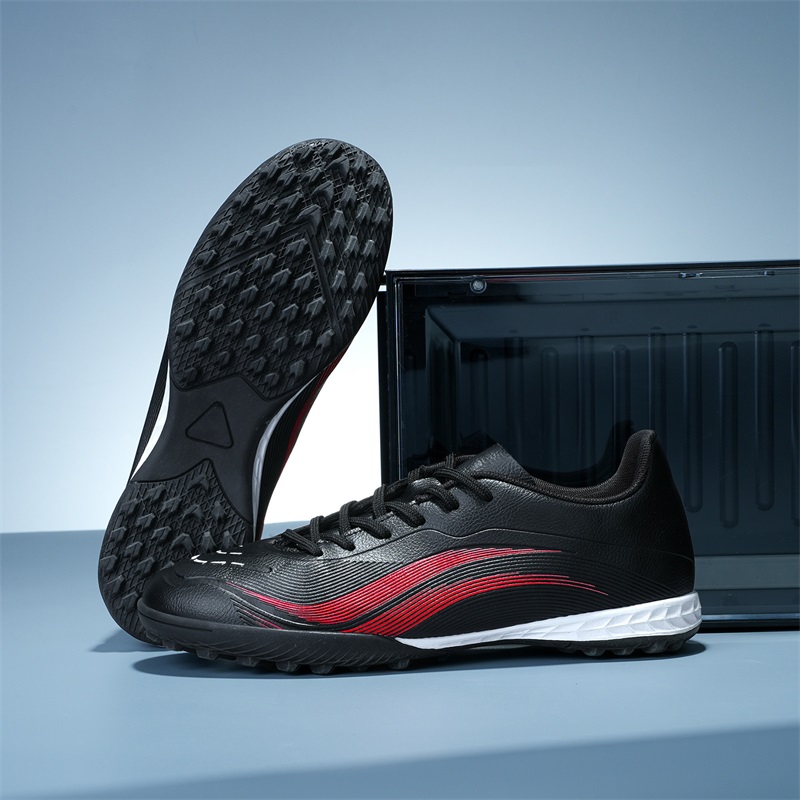 Breathable football shoes for  - đánh giá và giá Men Shoes Must Have